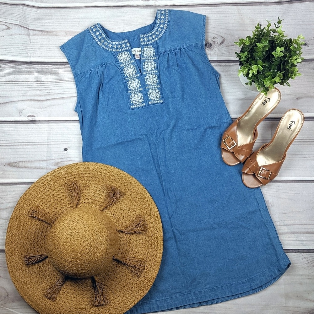 3/$15 Knox Rose NWOT Embroidered Chambray Dress